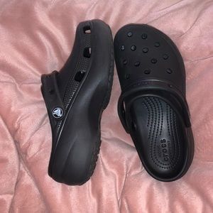 NWOT Crocs size 7